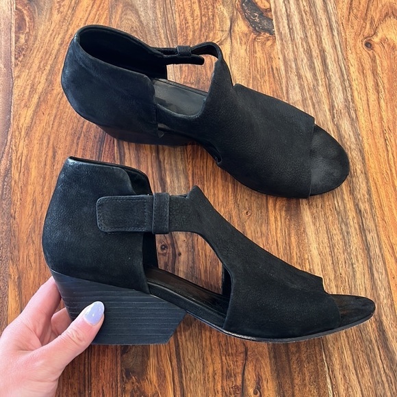 Eileen Fisher Iris Black Tumbled Nubuck Heeled Cut Out Sandal Size 8.5 - Picture 3 of 12